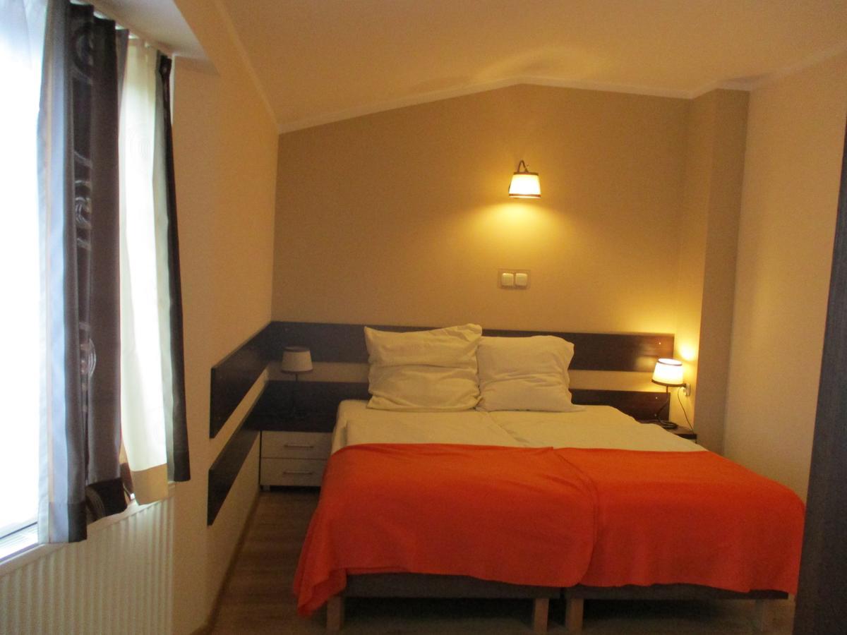 Hotel Pod Platanami Trzebnica Eksteriør billede